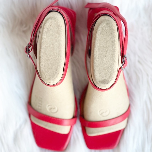 Jaggar Squared Red Leather Block Heel Sandal - Picture 8 of 15